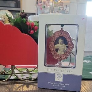 KEEPSAKE the Label Green and Gold Ornament